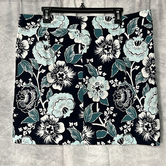 Loft Outlet Navy, Aqua and White Floral Print Skirt - size 16 - Picture 5 of 9